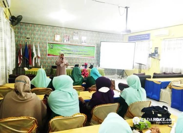 Dr. Erni dan Dr. Syofianis Berikan Pelatihan dan Perancangan Asesmen Autentik di SMPN 2 Dumai