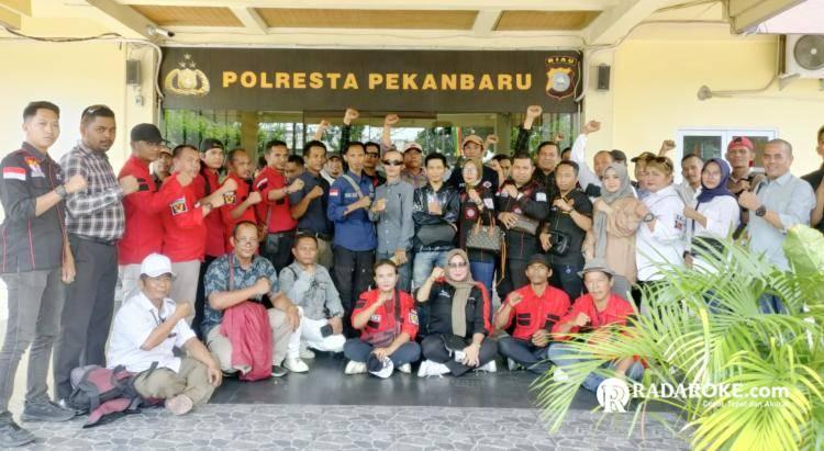 Ratusan Wartawan Desak Kasat Reskrim Pekanbaru Kompol Berry Minta Maaf