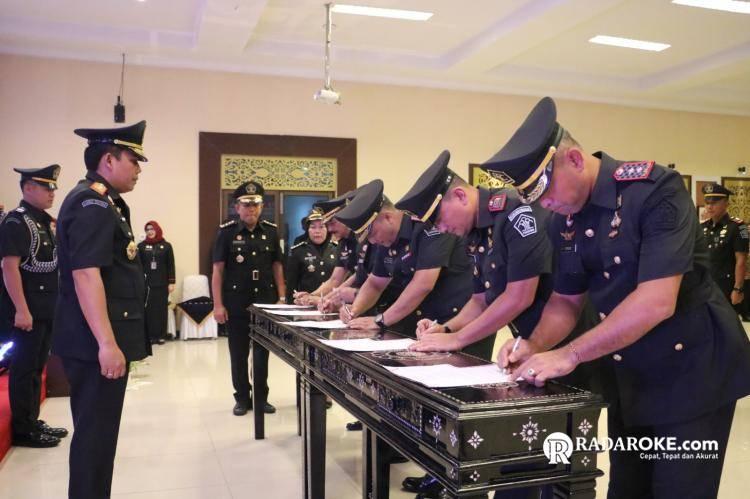 Lantik 50 Pejabat Baru Kemenkumham Riau, Budi Argap: Mari Bekerjasama