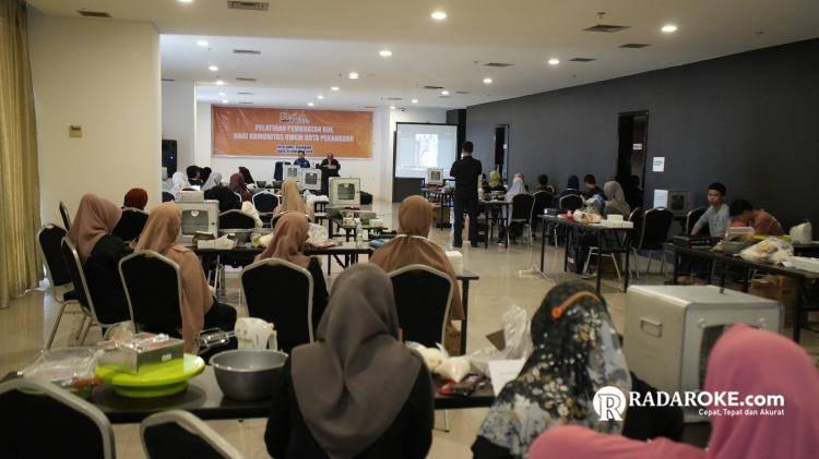 Dihadiri Komunitas UMKM, Lembaga Bertuah Institute Latih Ibu-Ibu Tingkatkan Ekonomi Keluarga