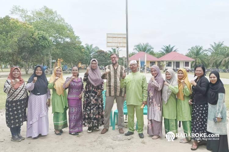 Tingkatkan Kemampuan Berbahasa Asing Siswa, SMAN 1 Bonai Darussalam Datangkan Native Speaker Asal Belanda