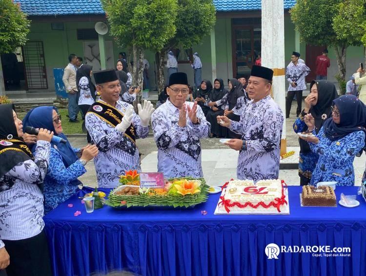 SMAN 1 Siak Gelar Upacara Peringatan HUT PGRI dan HGN 2024 