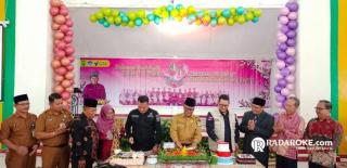 Kepala SMAN 1 Siak: Menjaga Warisan, Mewujudkan Masa Depan