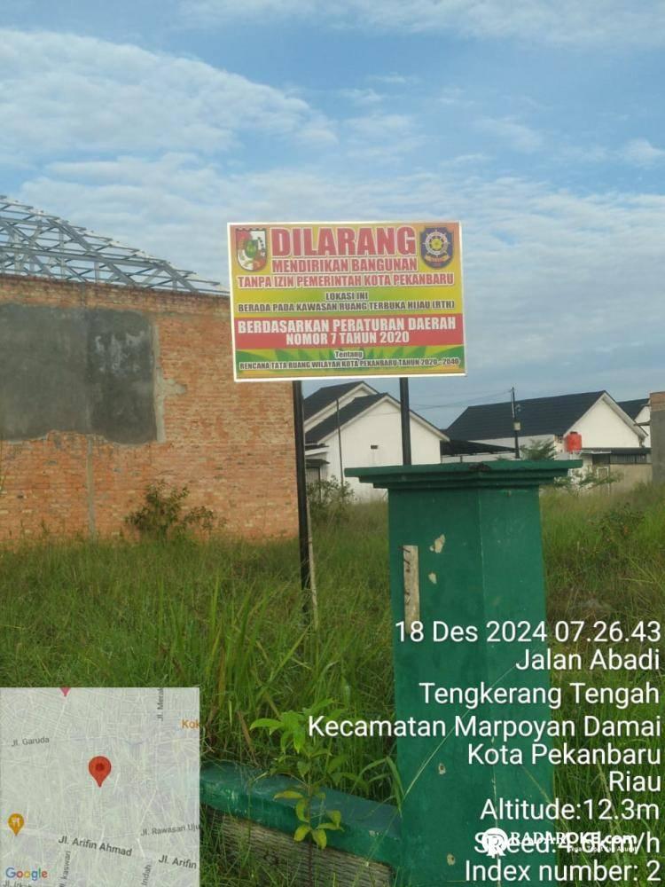 Masuk Kawasan RTH, Satpol PP Pekanbaru Pasang Plang Larangan di Perumahan Abadi Cluster 