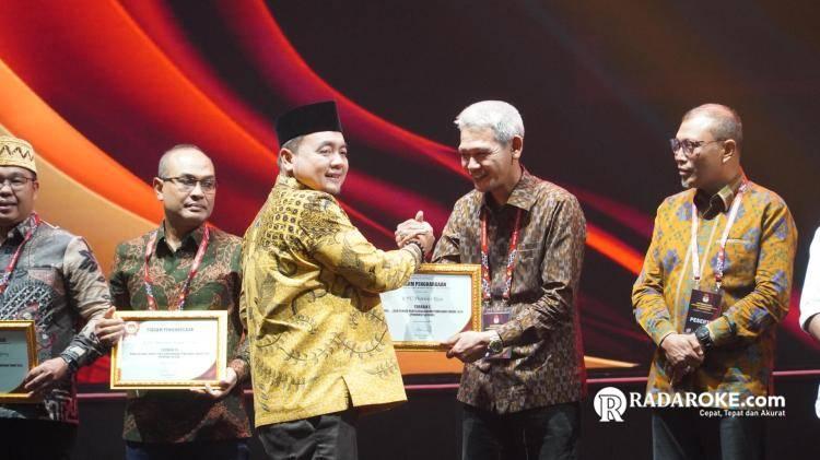 Membanggakan, KPU Riau Kembali Terima Penghargaan Terbaik 1 dari KPU RI