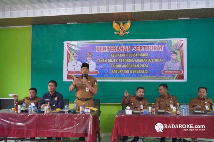 BPN Bengkalis Serahkan 400 Serifikat TORA di Kecamatan Bathin Solapan