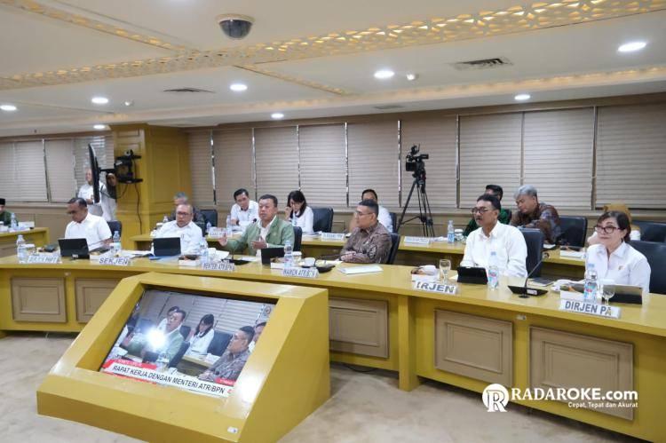 Rapat dengan Komite I DPD RI, Menteri Nusron Tegaskan Komitmen Kepastian Hukum Tanah Ulayat