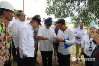 Pastikan Pengadaan Tanah Sesuai Prosedur, Menteri Nusron Tinjau Langsung Akses KCIC Karawang