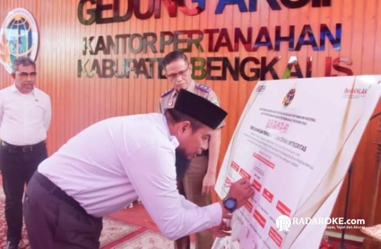 Bupati Kasmarni Berharap Penerapan Tata Kelola Pertanahan yang Bersih dan Transparan
