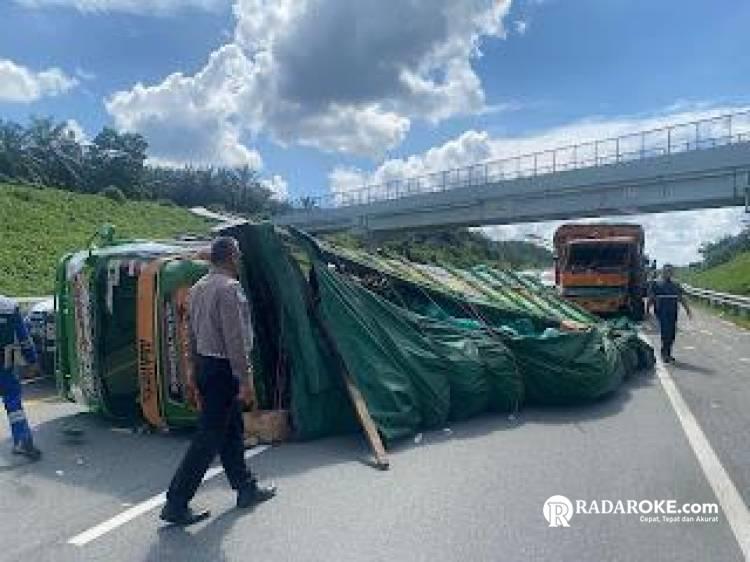 Antisipasi Kecelakaan, Dirlantas Polda Riau Minta Pengendara Tidak Parkir di Jalur Tol