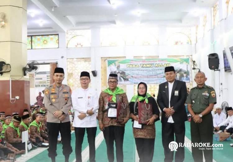 Kapolres Kuansing Pimpin Pengawalan Pelepasan Jamaah Haji