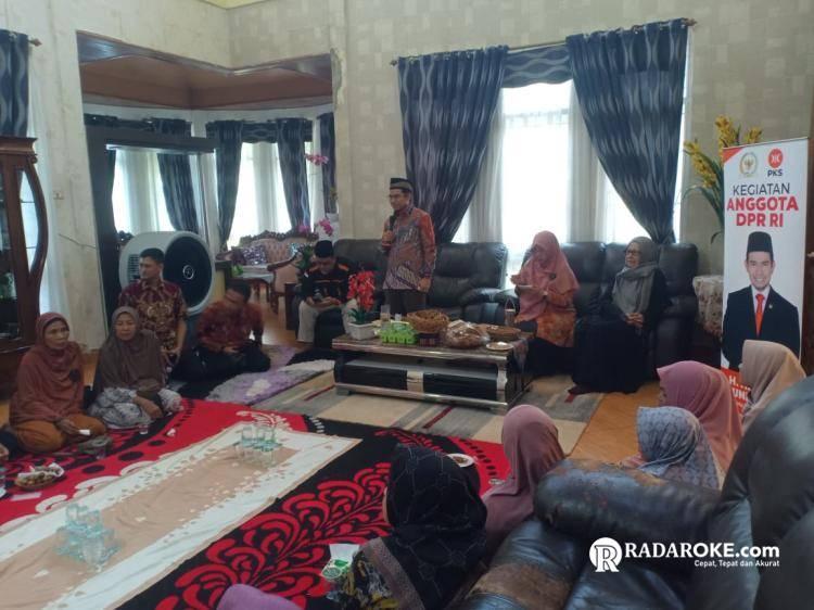 Anggota DPR Hendry Munief Kunjungi UMKM Binaan Hj. Zahraini di Bengkalis