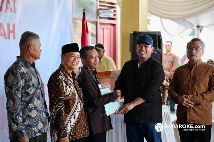 Serahkan 811 Sertipikat Konsolidasi Tanah di Parangtritis, Menteri ATR/Kepala BPN: Manfaatkan, Gunakan Sebaik-baiknya