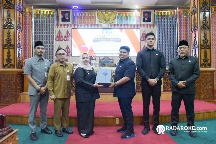 Bupati Bengkalis Sampaikan Rancangan Perda Pertanggungjawaban APBD 2024