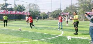 Perdana dan Berlangsung Meriah, Ketua PDI P Riau Zukri Misran Buka Turnamen Sepak Bola Bung Karno Cup 2025