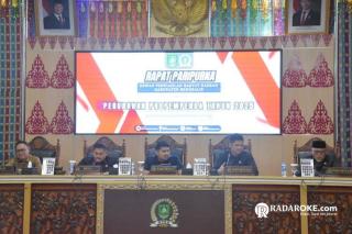Bupati Kasmarni Hadiri Rapat Paripurna Pengesahan Perubahan Propemperda Tahun 2025 DPRD Kabupaten Bengkalis