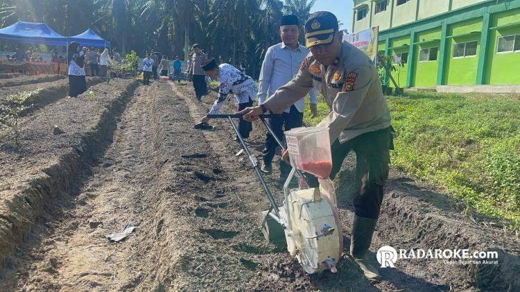 Kapolsek Tapung Gelorakan Semangat Ketahanan Pangan 