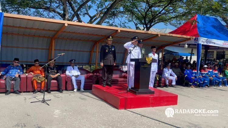 Kapolsek Tapung Hadiri Upacara Bendera Kemerdekaan Republik Indonesia Ke-80