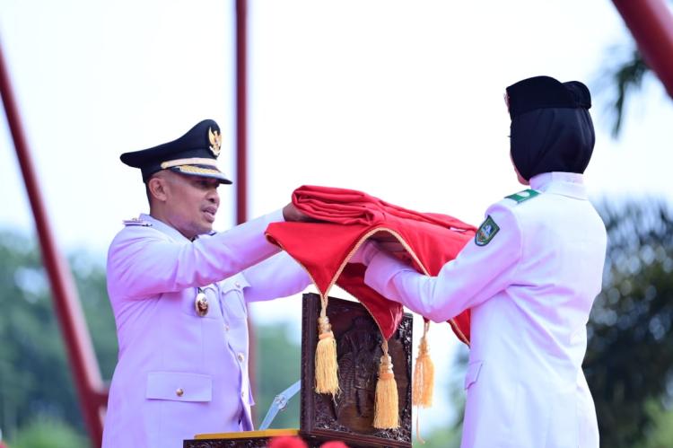 Wabup Bagus Santoso Irup, Penurunan Bendera HUT Ke-80 RI di Bengkalis Berlangsung Khidmat