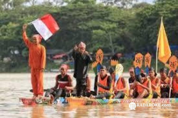 Bangga Lihat Antusiasme Penonton, Bupati Kuansing Berkomitmen Tingkatkan Fasilitas Umum