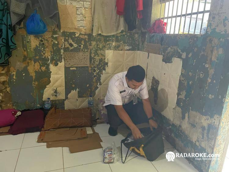 Razia Blok Hunian di Lapas Kelas IIA Pekanbaru, Pastikan Tidak Ada Barang Terlarang