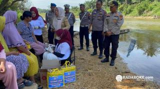 Polsek Tapung Menggelar Bhakti Sosial dan Bagikan Paket Sembako, Dalam Mendukung Program Kapolda Riau, Jelajah Riau Untuk Rakyat