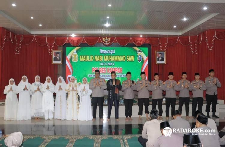 "Teladani Akhlak Rasulullah, Wujudkan Polri Presisi!” Kapolres Kampar Peringati Maulid Nabi, Hadirkan Ustadz BomBom Beri Ceramah Inspiratif!