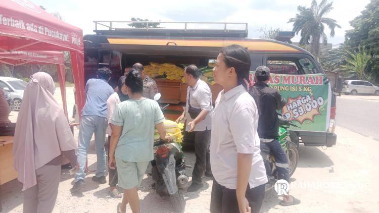 Hanya 90 Menit 2 Ton Beras Program Pangan Murah Polsek Tenayan Raya Ludes Diserbu Warga! 