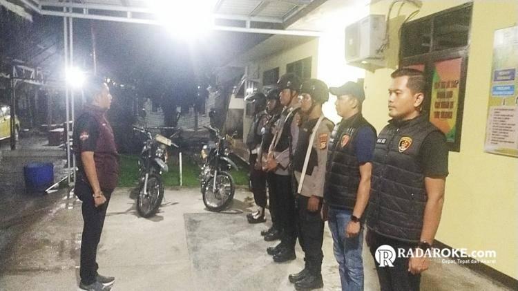 Tim Raga META Polsek Tapung Laksanakan Patroli Malam, Polisi Dekati Warga Lewat Dialog Pos Satkamling  