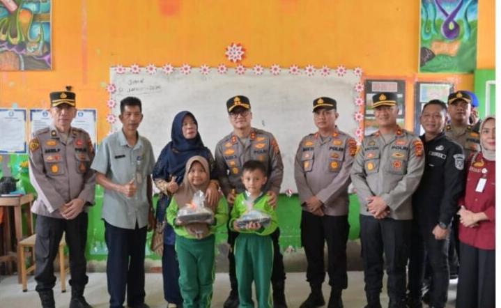 Desa Air Putih Dukung Penuh Program Makan Siang Gratis, 67 Porsi Disalurkan di SDN 27 Air Putih