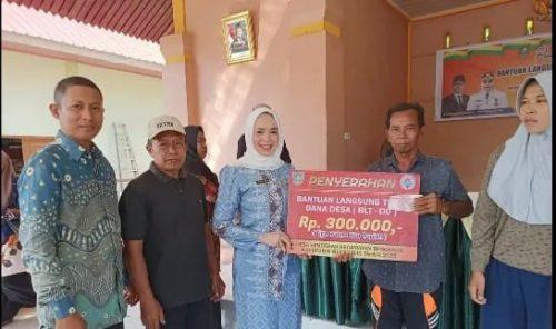 Pemdes Senderak Salurkan BLT-DD Triwulan Pertama Tahun 2025 kepada 36 KPM