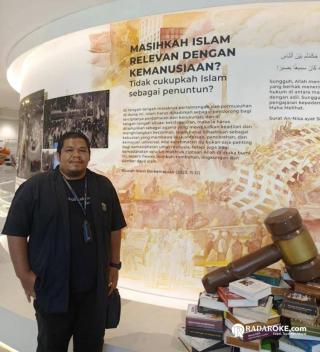 Ayah di Tengah Mesin Kapitalisme: Sebuah Catatan Sosialis di Hari Ayah Nasional