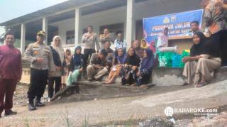 Polsek Tapung Sapa Warga Lewat, 