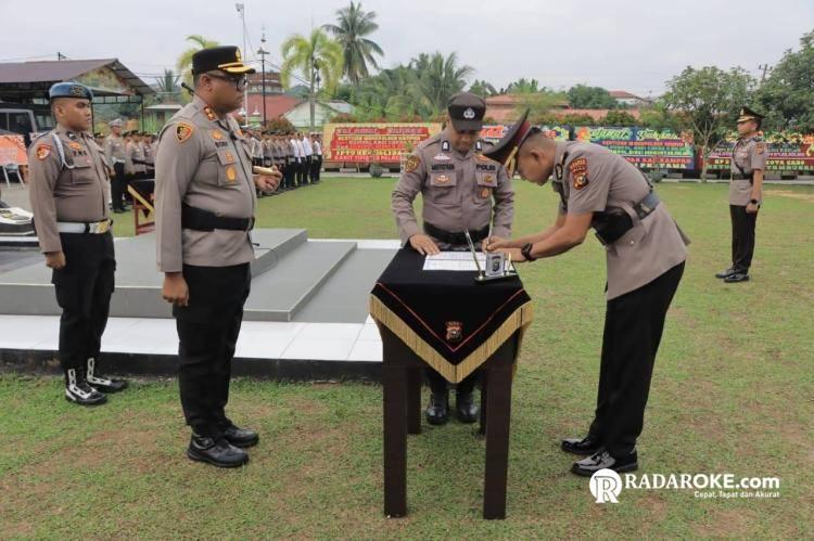 Polres Kampar Gelar Sertijab Waka Polres, Kompol Andi Cakra Putra Serahkan Jabatan ke Kompol Rizki Hidayat