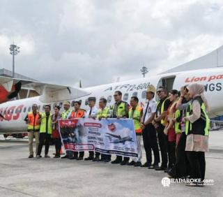 Persembahan Nataru "Hadiah dari Hati" Penerbangan Inaugural Rute Pekanbaru -Gunungsitoli