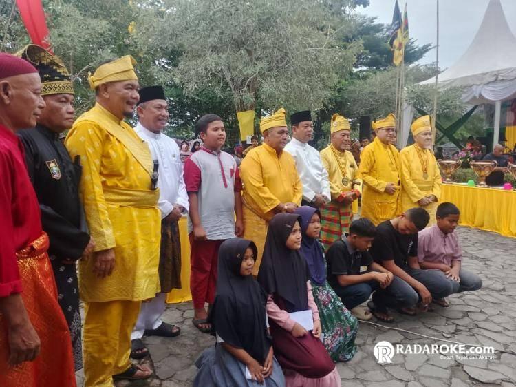 Bupati dan Wabup Rohul Berkomitmen Jaga Nilai Adat budaya Melayu