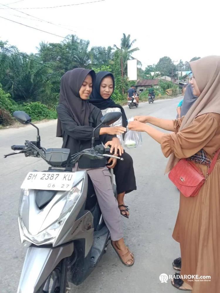Organisasi Pemuda Batak Kuansing (PBK) Berbagi 500 Paket Takjil Gratis di Bulan Suci Ramadhan