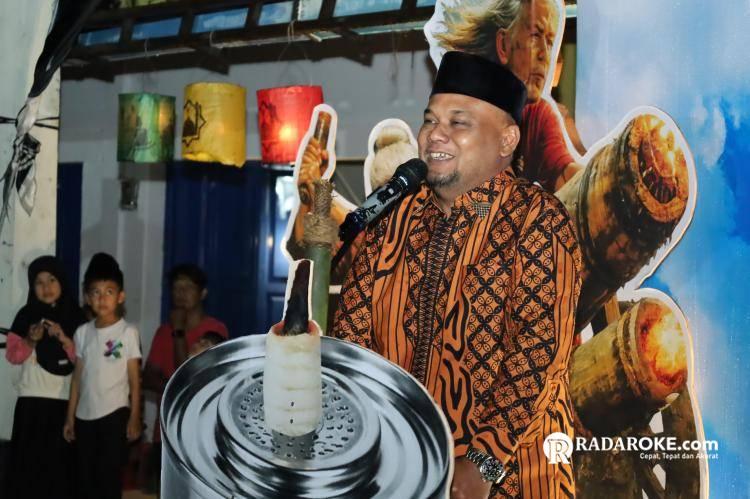 Dentuman Meriam Buluh Meriahkan Malam Ramadan di Kota Siak