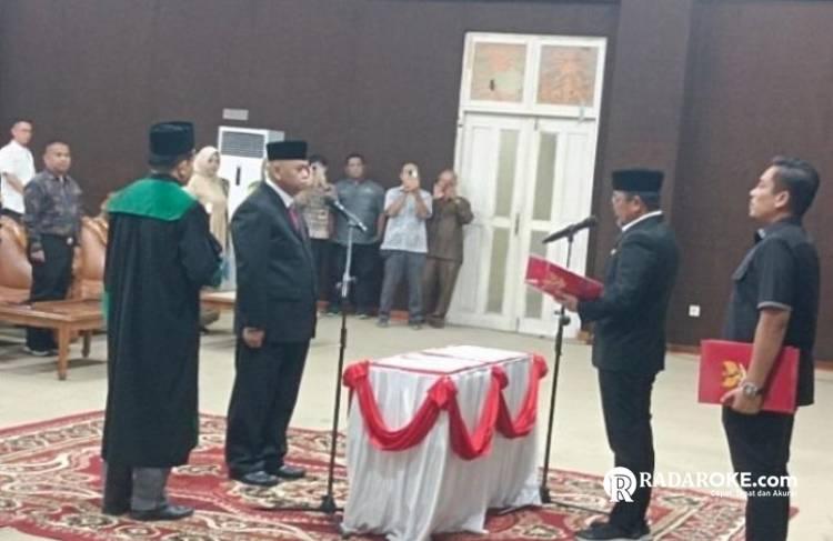 Lantik Dirut Perumda Tuah Sekata, Bupati Zukri Minta Denny Pegang Teguh Fakta Integritas