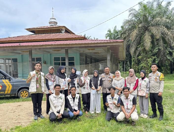 Dukung Program Penghijauan, Mahasiswa KKN-T Institut Teknologi dan Bisnis Indragiri Hadirkan Inovasi QR Code Terhubung Wikipedia