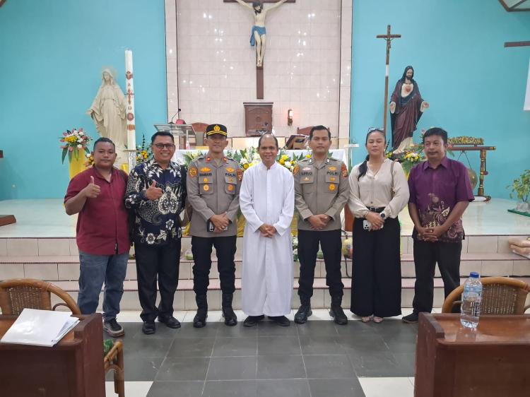 Polsek Tapung Siagakan Personel Amankan Ibadah Paskah, Jemaat Larut dalam Khidmat