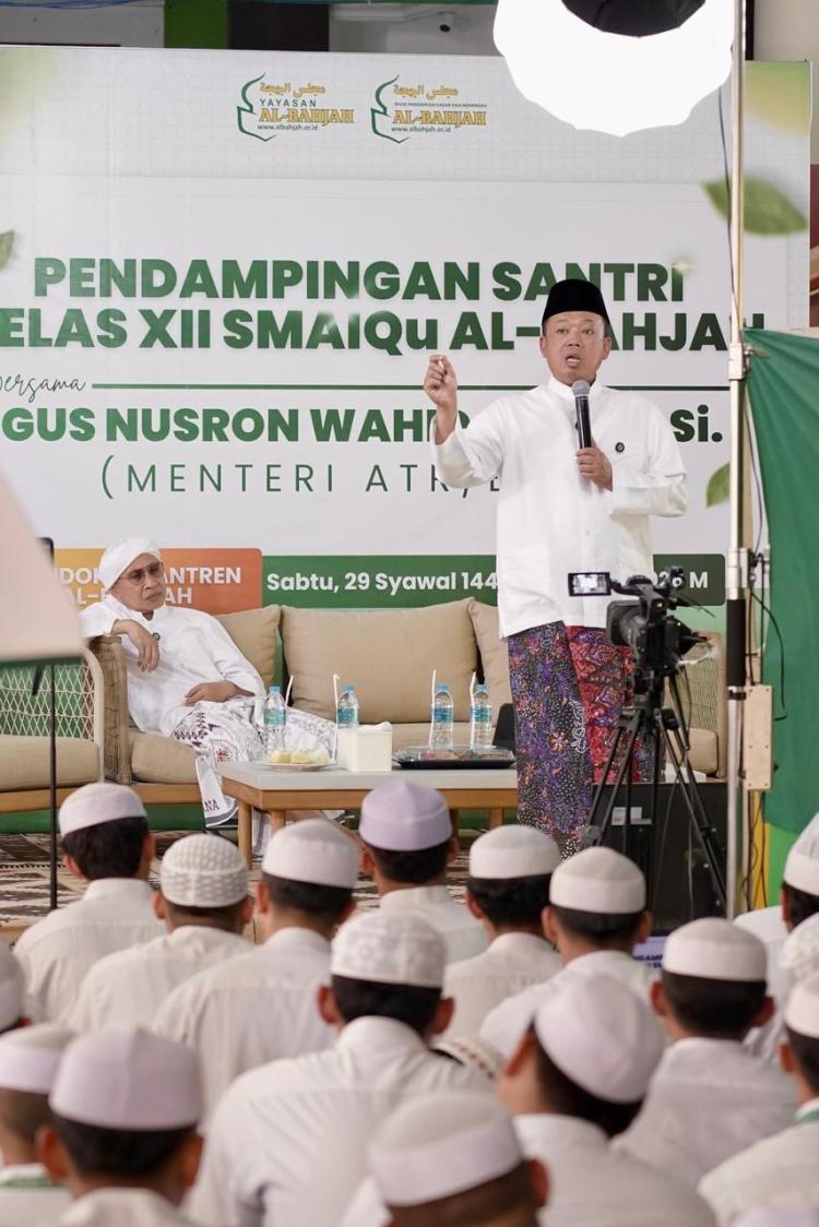 Berikan Motivasi, Menteri Nusron Ingin Santri Dikader sebagai Pelaksana Kebijakan di Bidang STEM