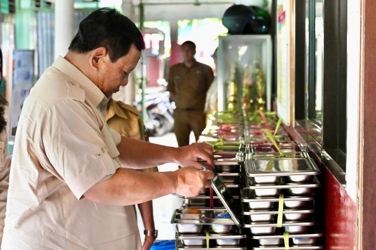 MBG Digugat ke MK, Emak-Emak Bongkar Borok Makan Bergizi Gratis