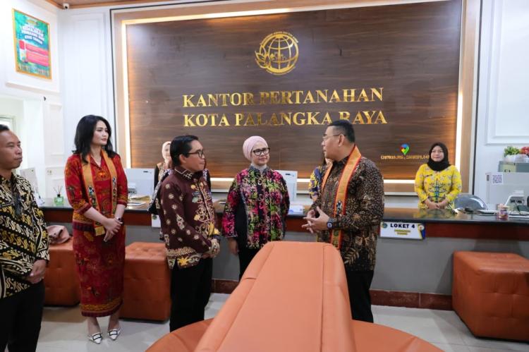 Wamen Ossy Tinjau Kantah Kota Palangkaraya: Ingin Layanan Pertanahan Semakin Memudahkan Masyarakat