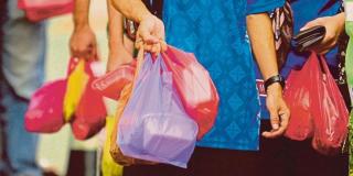 Harga Naik Hingga 40 Persen, DPR Sarankan Masyarakat Bawa Plastik Sendiri