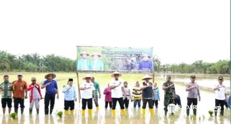 Gaungkan Gerakan Inhu Bertani, Bupati Berkomitmen Wujudkan Swasembada Pangan