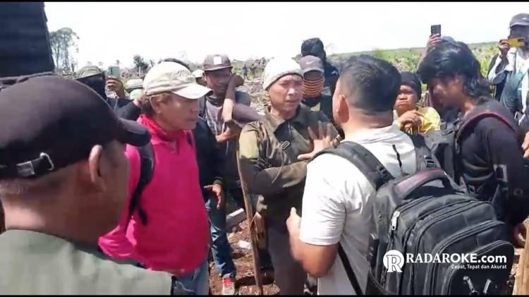 Viral! Alat Berat Hancurkan Kebun Petani di Inhu, Ribuan Warga Bersiap Melawan