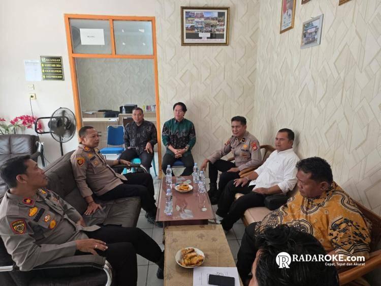 Kapolsek Tapung Kunker ke Kantor Desa Petahanan Jaya, Serukan Imbauan Kamtibmas dan Swasembada Pangan Nasional