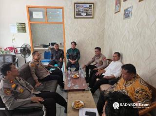 Kapolsek Tapung Kunker ke Kantor Desa Petahanan Jaya, Serukan Imbauan Kamtibmas dan Swasembada Pangan Nasional