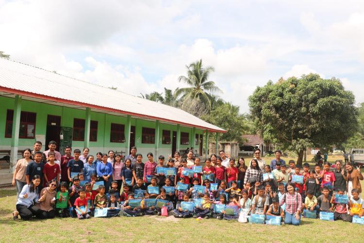 Mission Trip Naposo ber Zending : PND XXII Riau bersama Volunteer melakukan penginjilan dan pengabdian di Pulau Rupat 